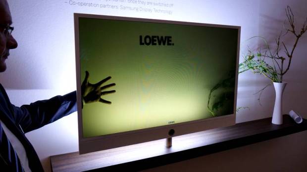 Le prototype de télévision transparente de Loewe.