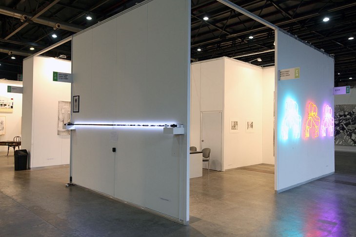 Ici la visionneuse est présentée au mur (Exposition ArteBA, Rotterdam, 2012)